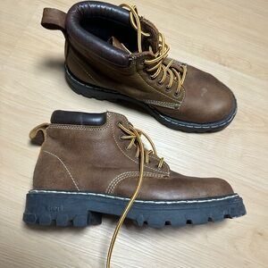Roots Tuff womens boots Brown Leather size 8